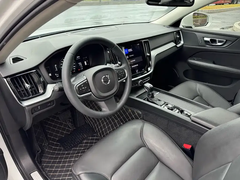 Volvo S60 — фото 10