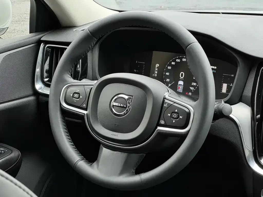 Volvo S60 — фото 2