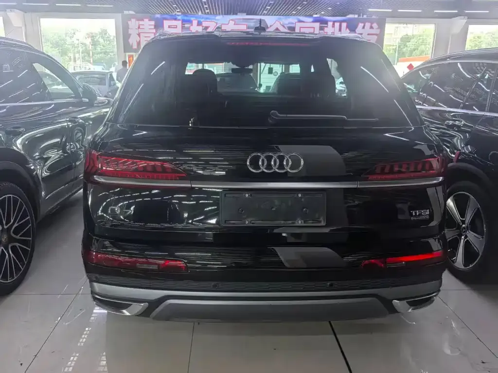 Audi Q7 2023 из CN, фото 5