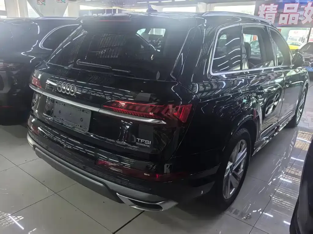 Audi Q7 2023 из CN, фото 3