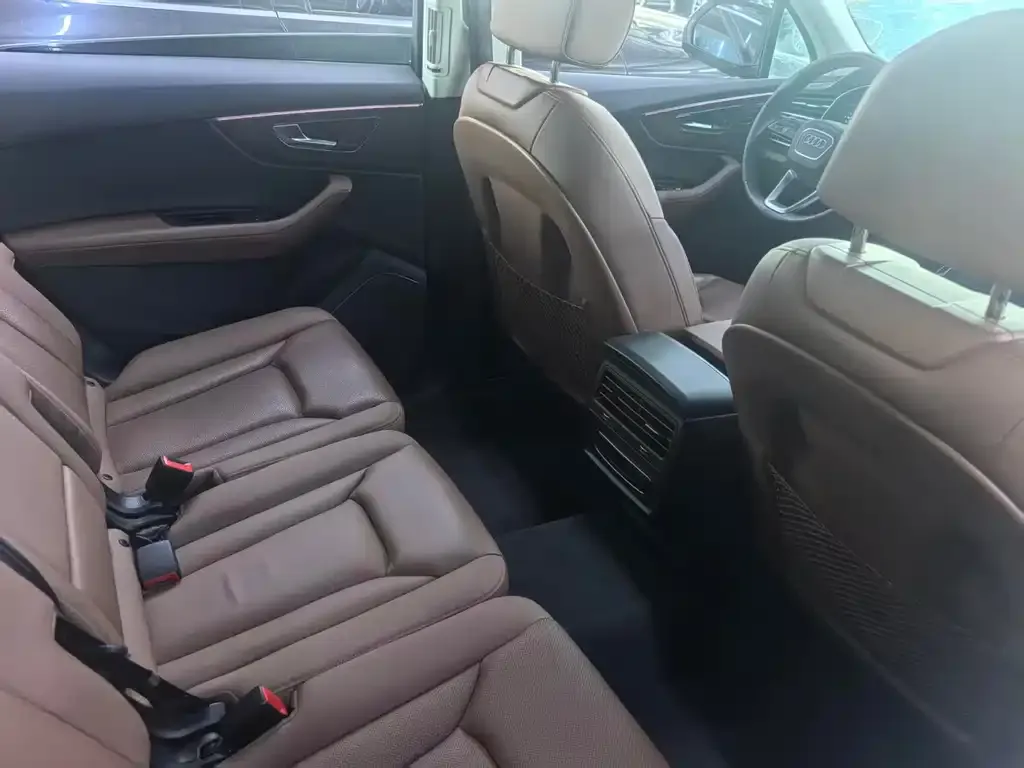Audi Q7 2023 из CN, фото 2