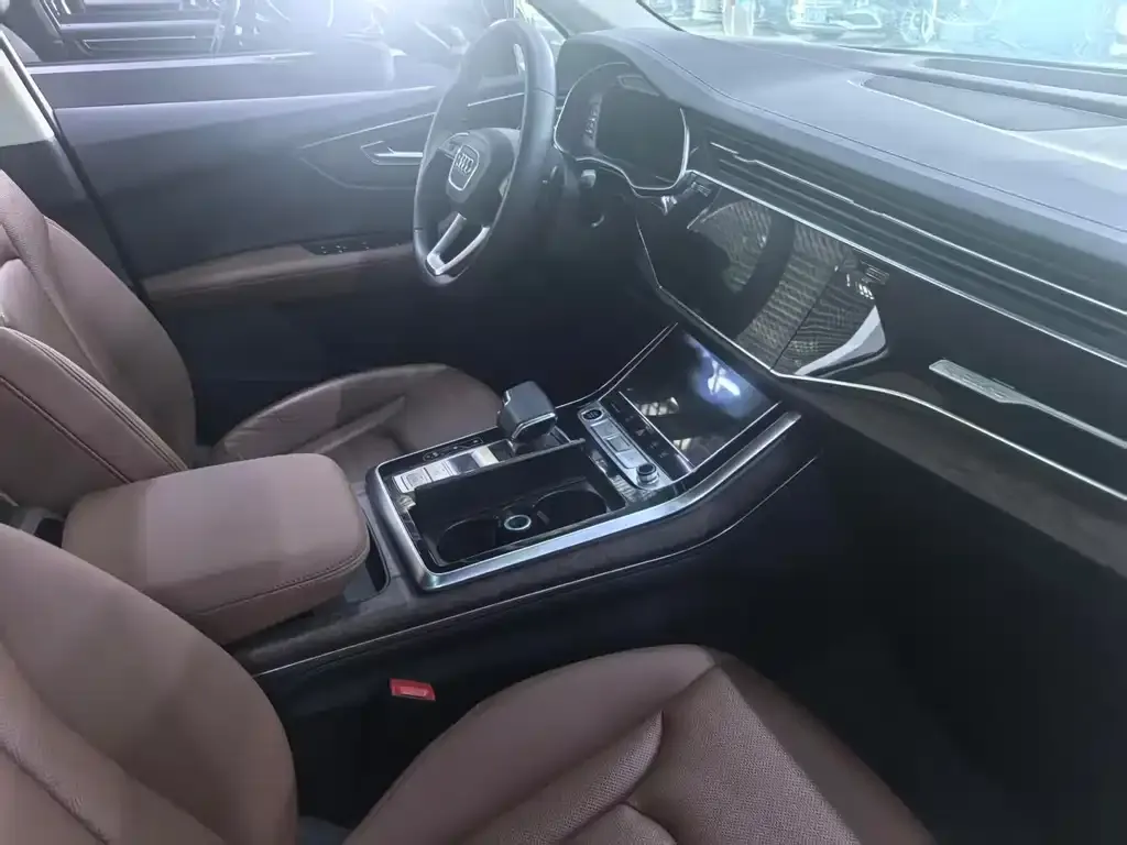 Audi Q7 2023 из CN, фото 6