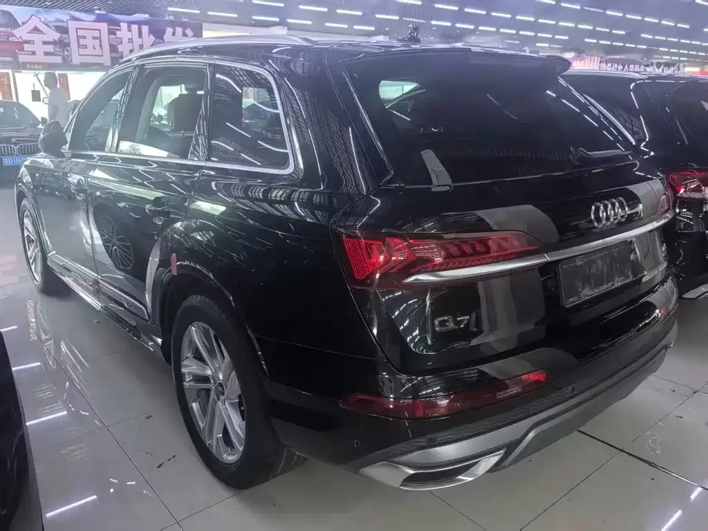Audi Q7 2023 из CN, фото 4