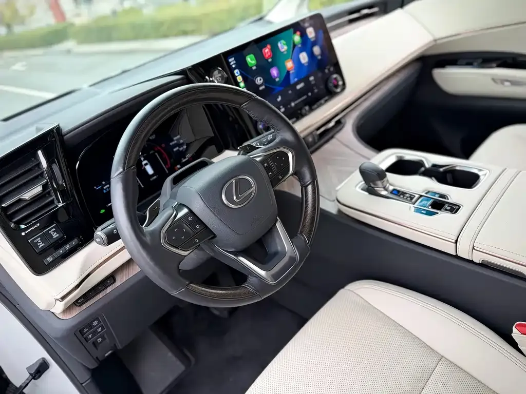 Lexus LM — фото 6