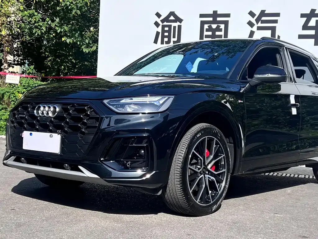 Audi Q5L — фото 1