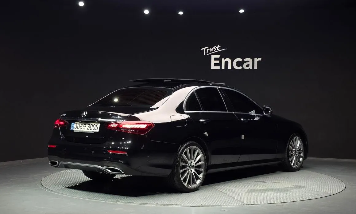 Mercedes-Benz E-Class — фото 7