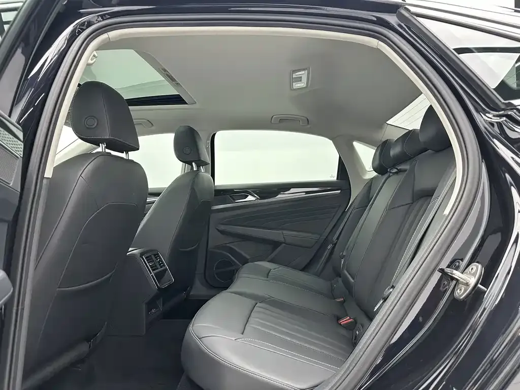 Volkswagen Passat — фото 10