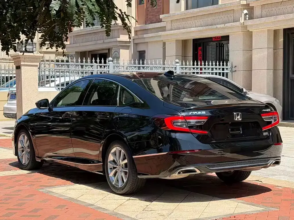 Honda Accord — фото 7