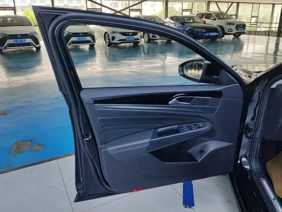 Volkswagen Passat — фото 8