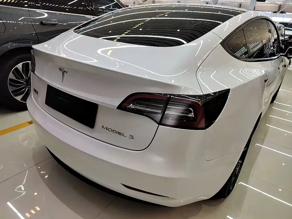 Tesla Model 3 — фото 10