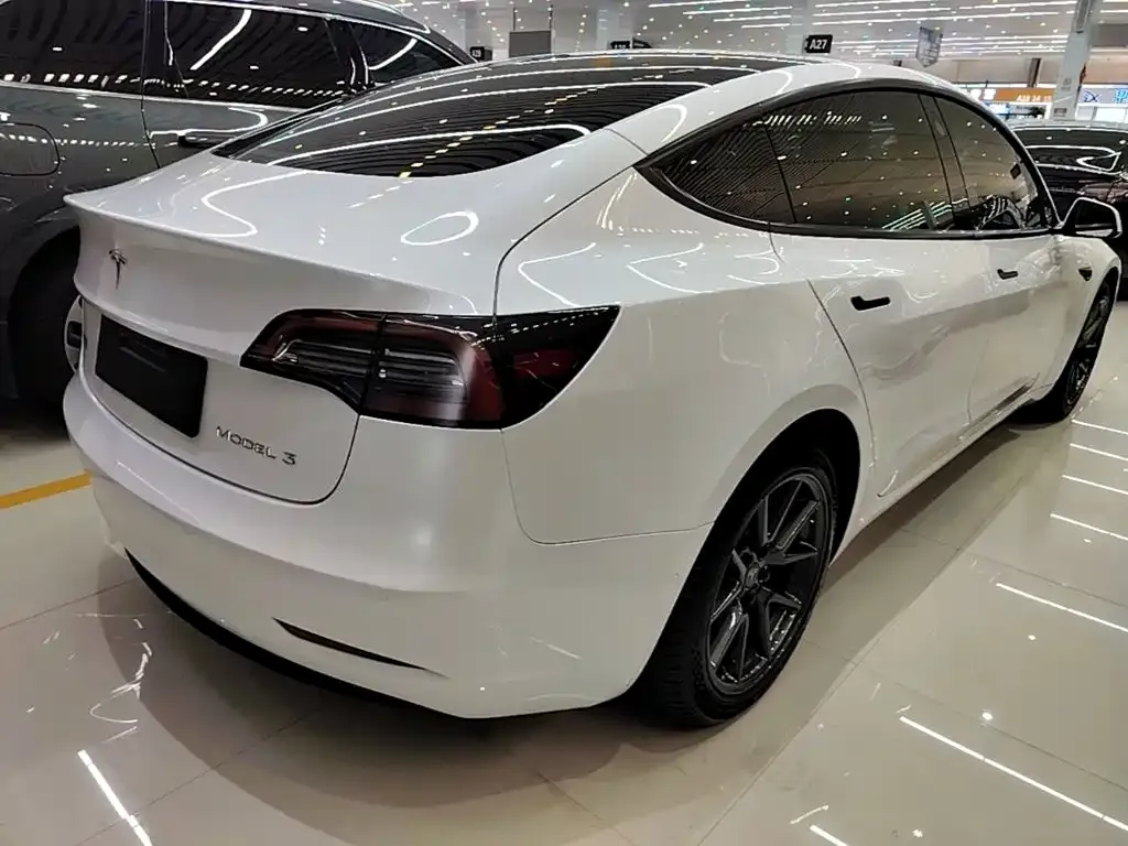 Tesla Model 3 — фото 4