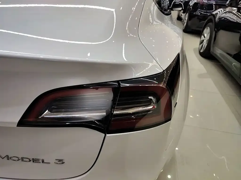 Tesla Model 3 — фото 9