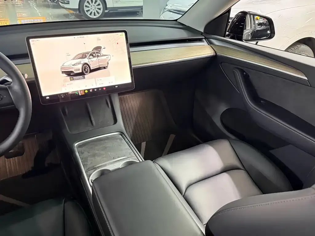 Tesla Model Y — фото 4