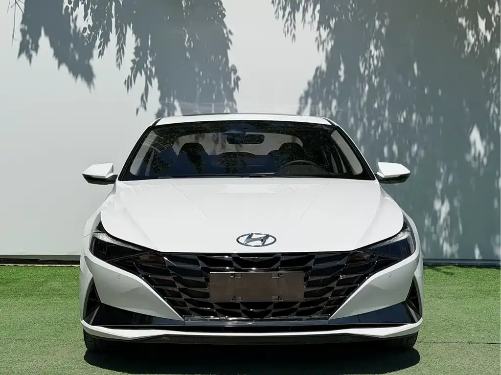 Hyundai Elantra — фото 3