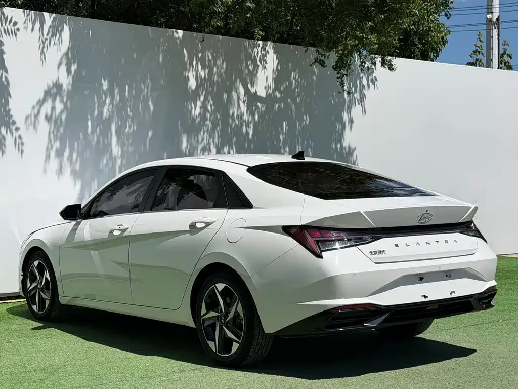 Hyundai Elantra — фото 8