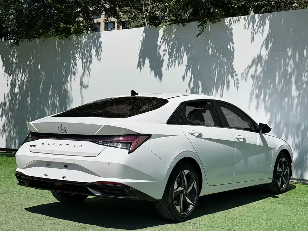 Hyundai Elantra — фото 10