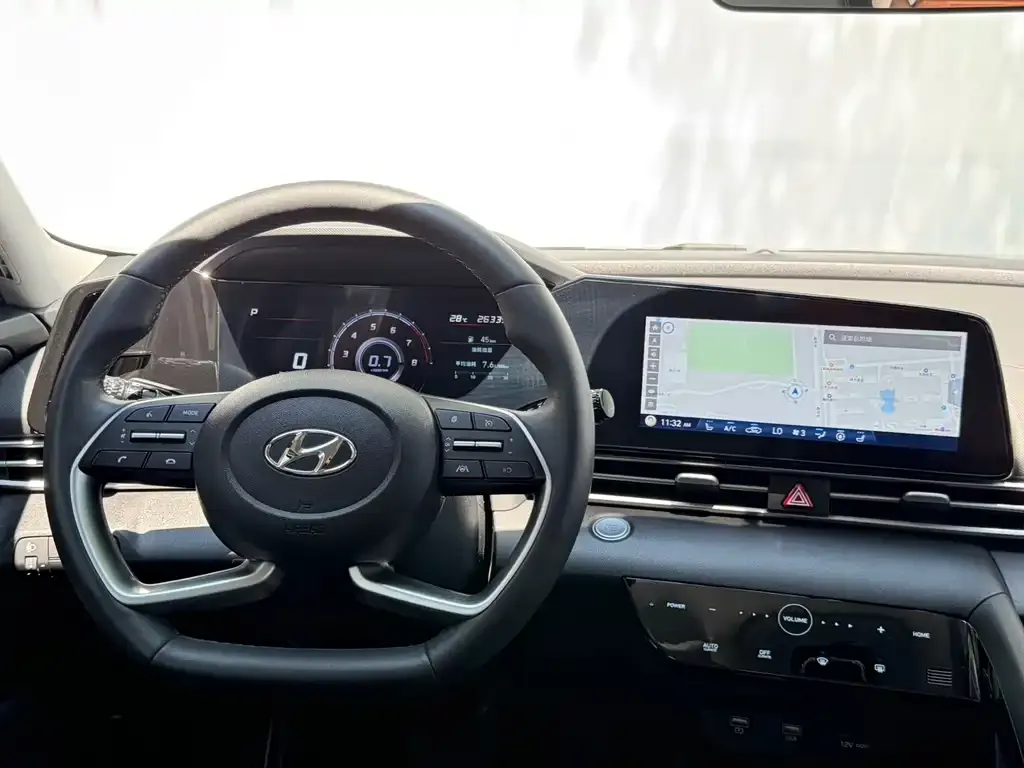 Hyundai Elantra — фото 7