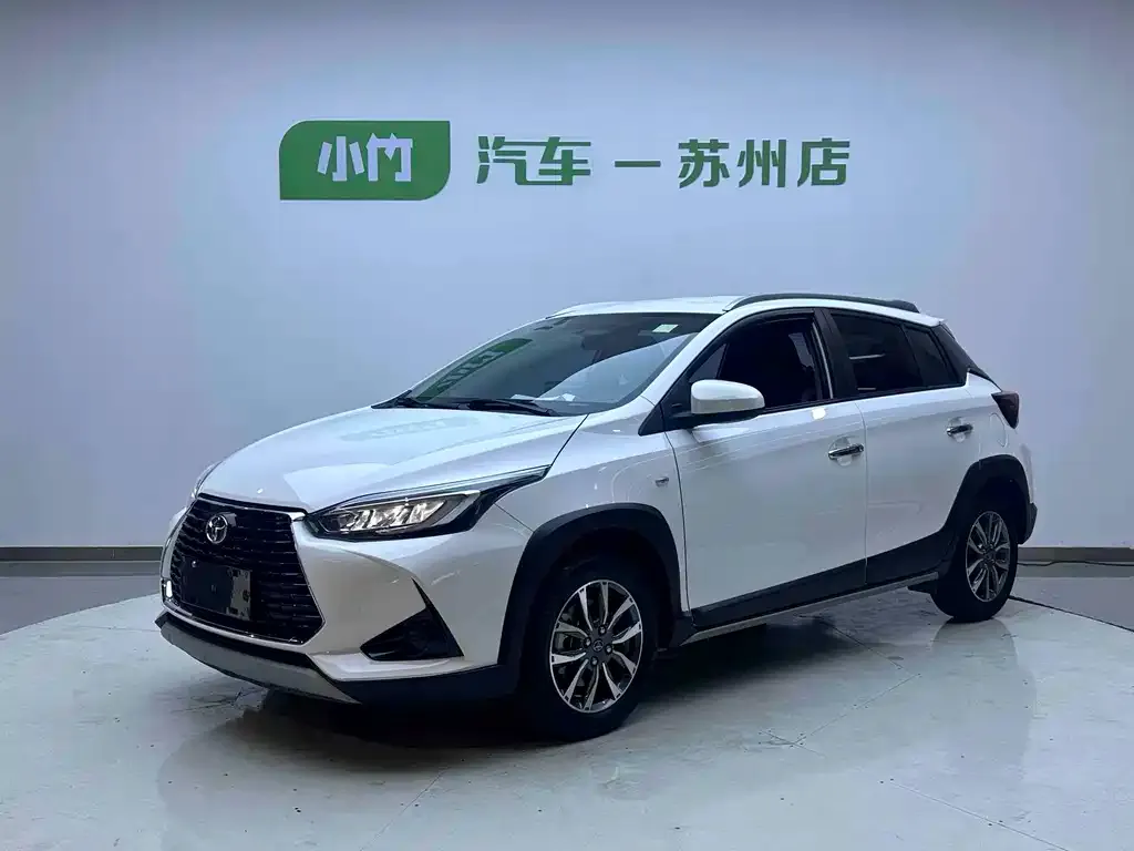 Toyota Yaris L — фото 1