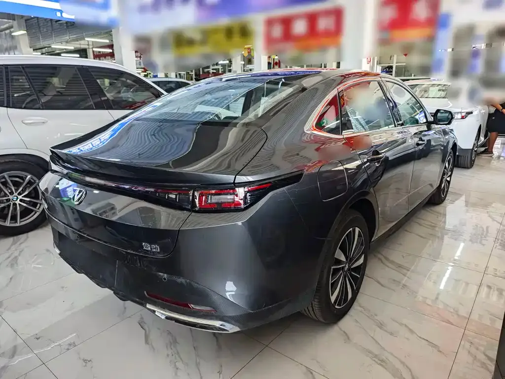 Changan Eado PHEV — фото 9