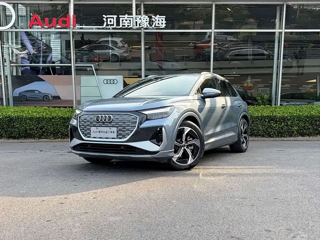 Audi Q4 e-tron — фото 1