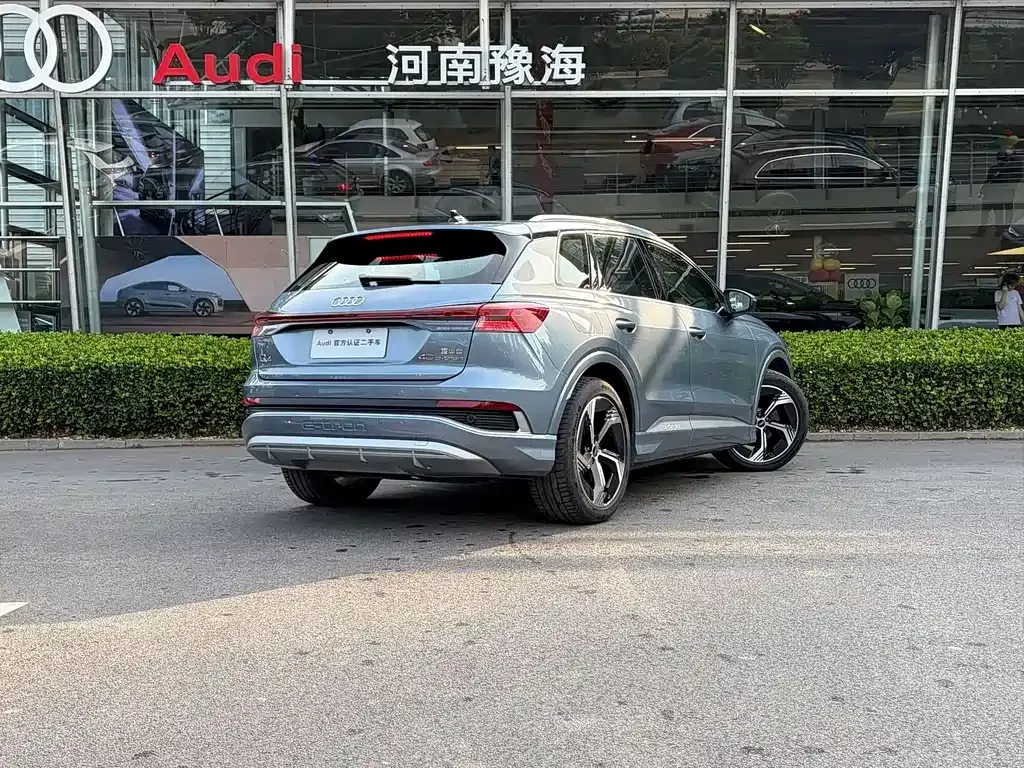 Audi Q4 e-tron — фото 10