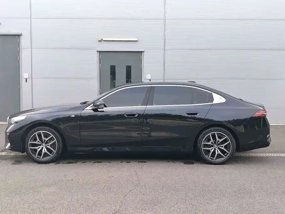 BMW i5 — фото 4