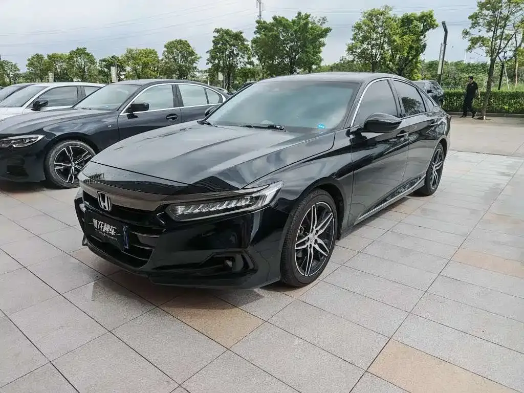 Honda Accord — фото 1