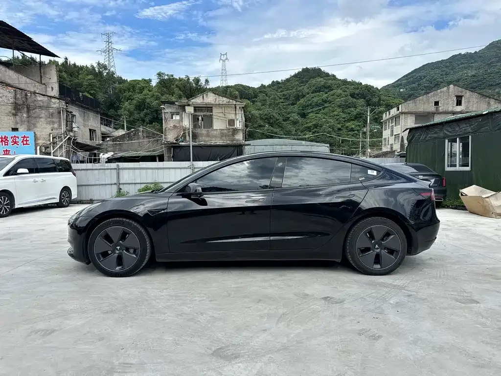 Tesla Model 3 — фото 3