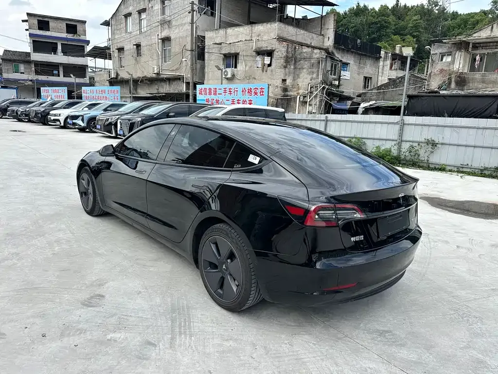 Tesla Model 3 — фото 10