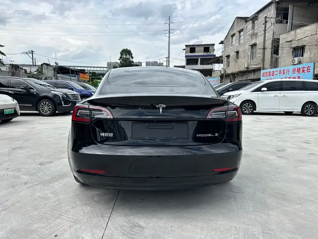 Tesla Model 3 — фото 9