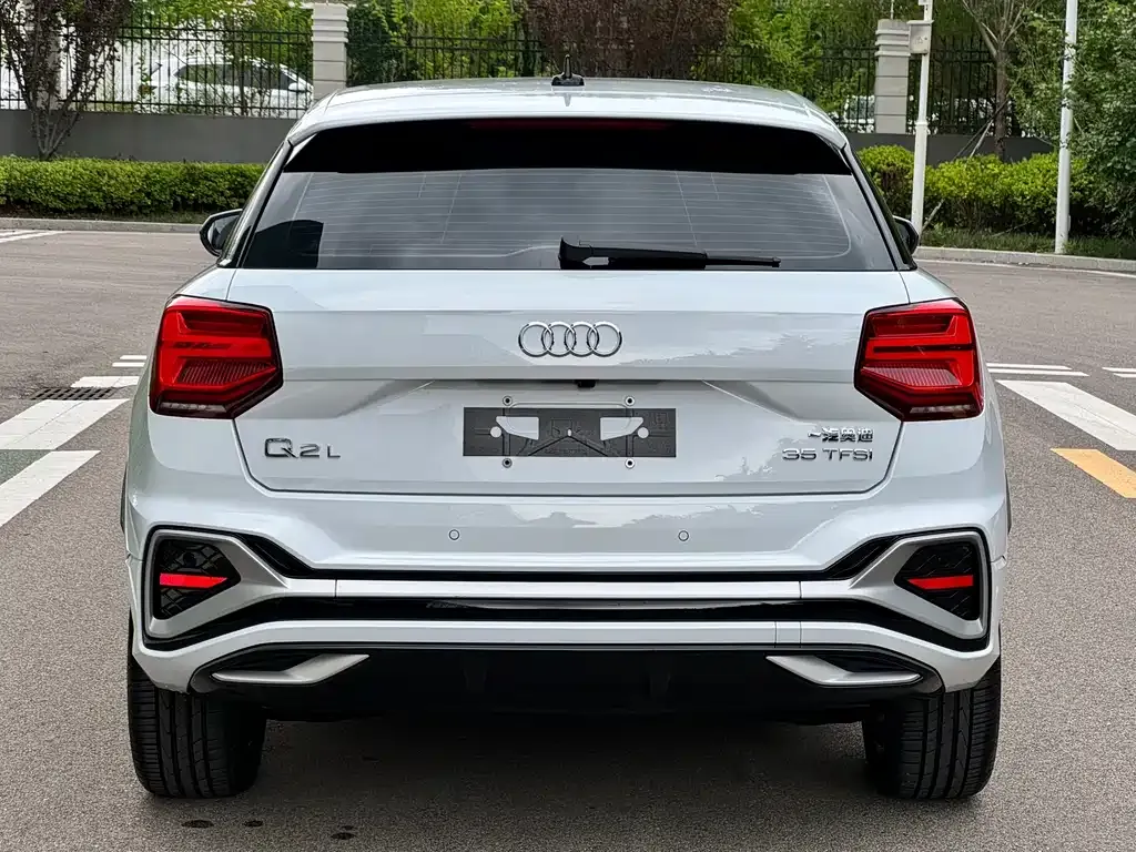 Audi Q2L — фото 6
