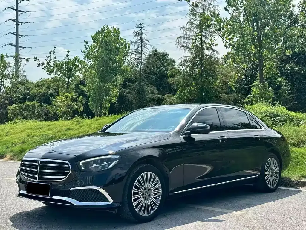 Mercedes-Benz E-Class — фото 1