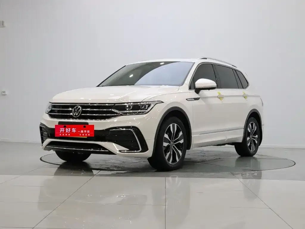 Volkswagen Tiguan L — фото 1