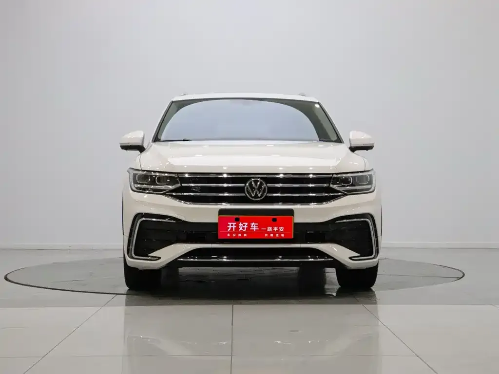 Volkswagen Tiguan L — фото 7