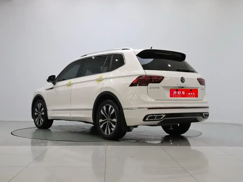 Volkswagen Tiguan L — фото 2