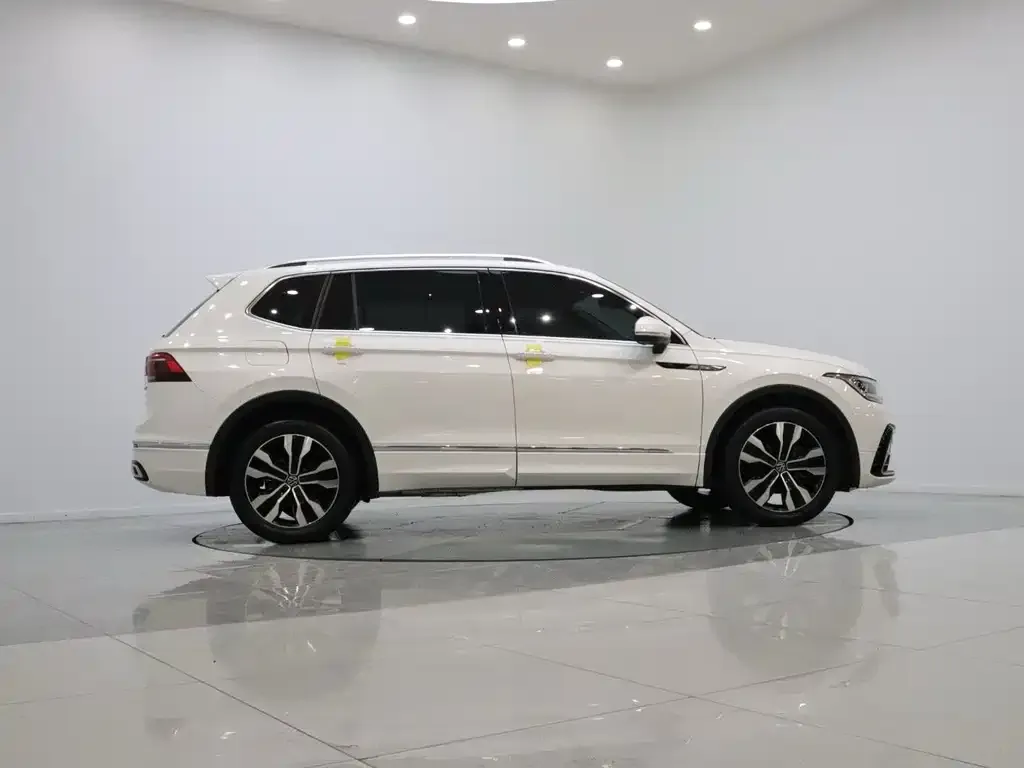 Volkswagen Tiguan L — фото 6