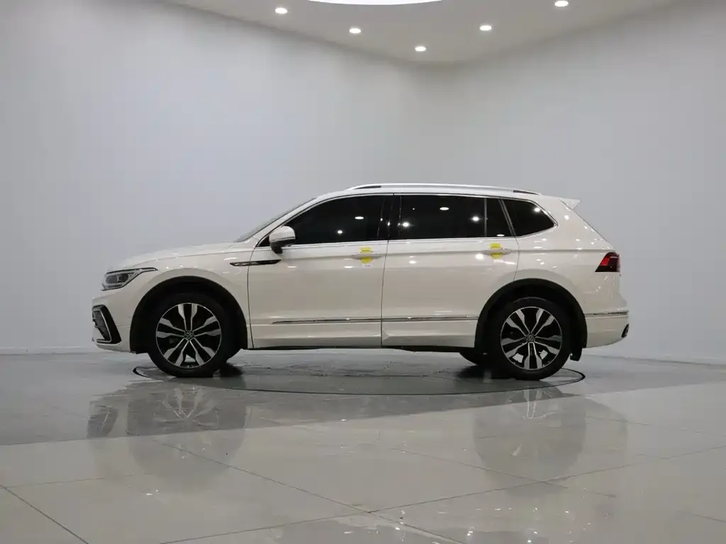 Volkswagen Tiguan L — фото 8