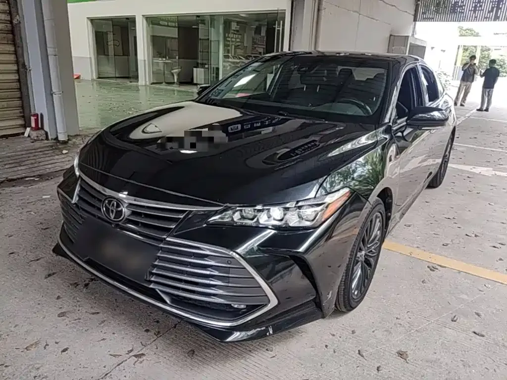 Toyota Avalon — фото 1