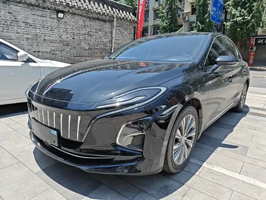 Hongqi E-QM5 — фото 1