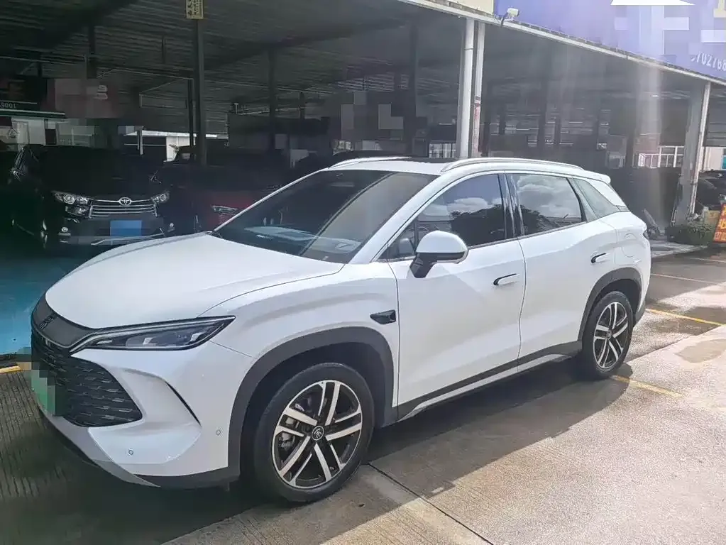 BYD L DM-i — фото 1