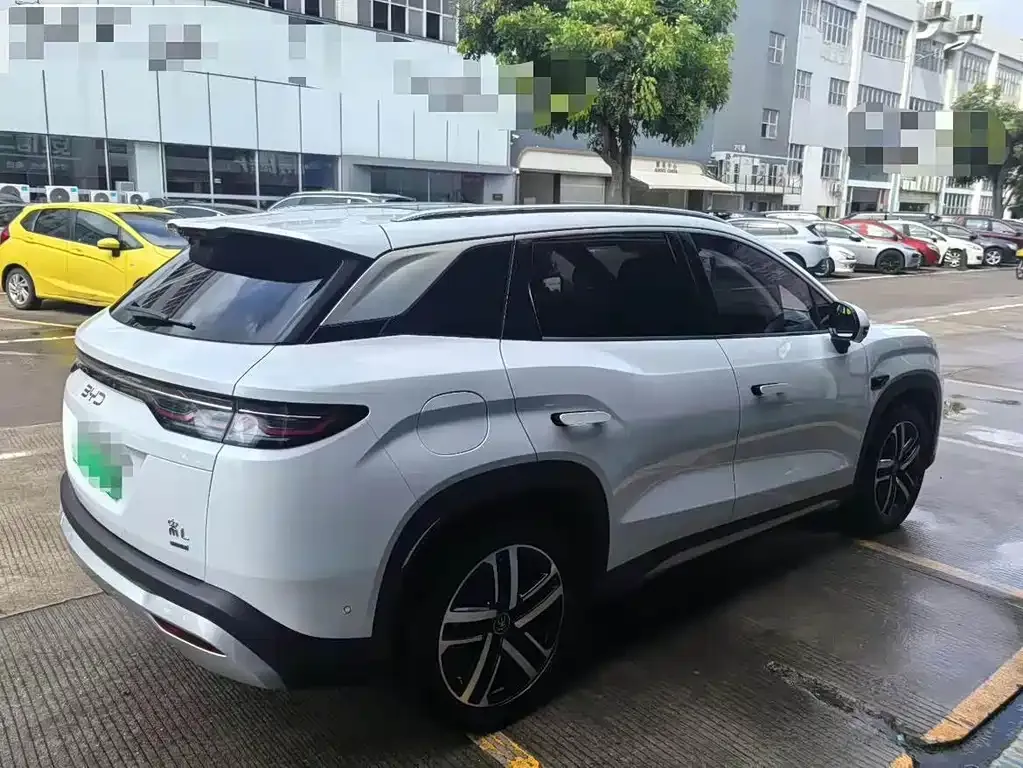 BYD L DM-i — фото 4