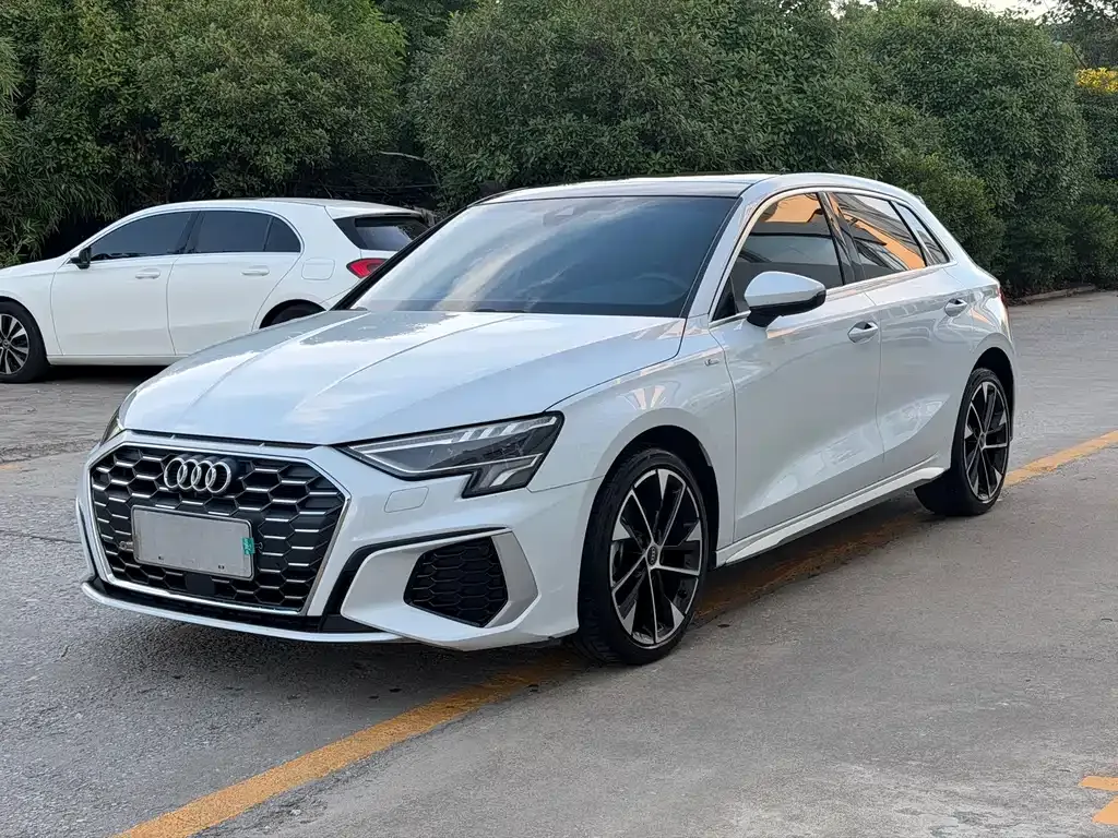 Audi A3 — фото 1