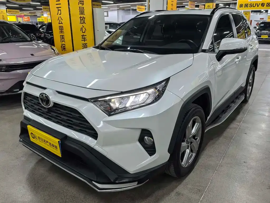 Toyota RAV4 — фото 1