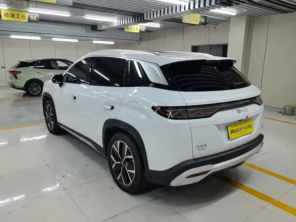 BYD L DM-i — фото 10