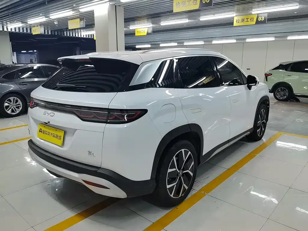 BYD L DM-i — фото 4