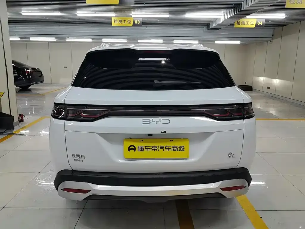 BYD L DM-i — фото 5