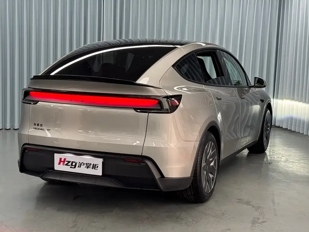 Tesla Model Y L — фото 3