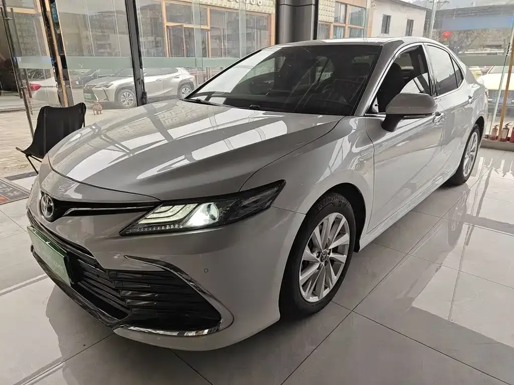 Toyota Camry — фото 10