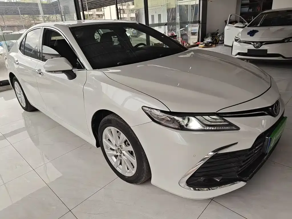 Toyota Camry — фото 4