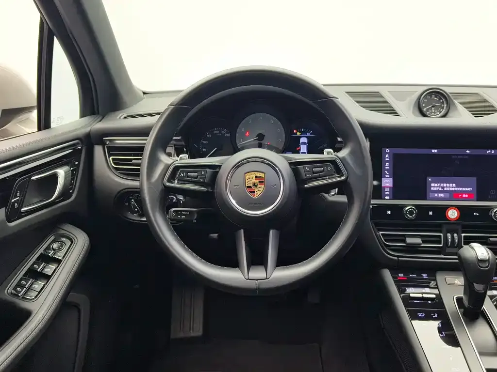 Porsche Macan — фото 10